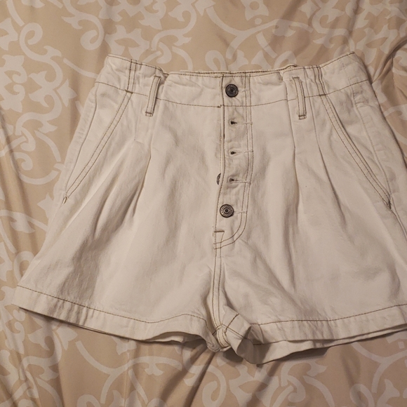 Abercrombie & Fitch Pants - Abercrombie & Fitch Natural Rise Short